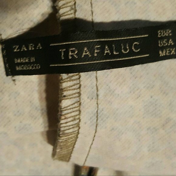 Romper with a dark blue with green and beige print - Picture 4 of 7